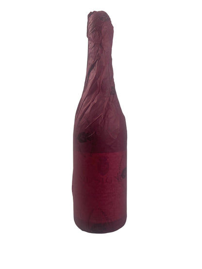 Flasche in Seidenpapier Musigny Burgunder Pinot Noir