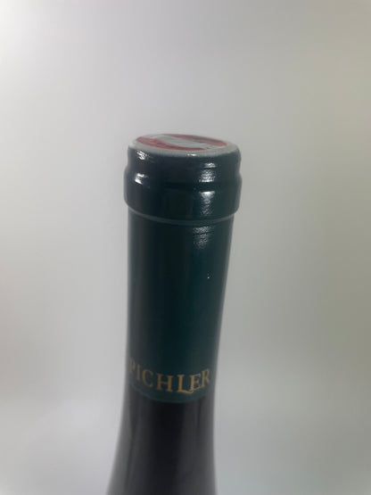 Kapsel Weinflasche auf Weißem Hintergrund FX Pichler Riesling reserve M