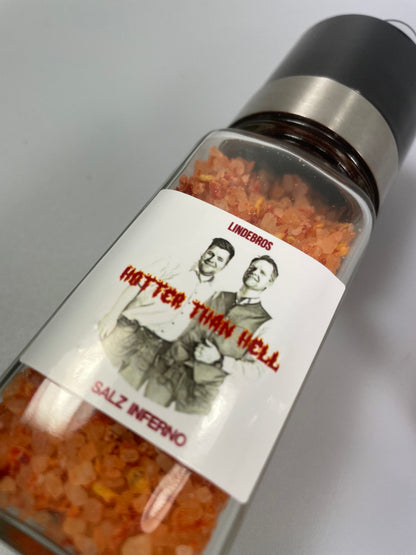 Gewürzmühle mit Chillisalz und Label Lindebros Hotter than Hell Salz Inferno