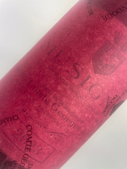 Etikette in Seidenpapier rot