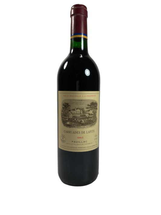 Weinflasche auf weißem Hintergrund Carruades de Lafite 1993