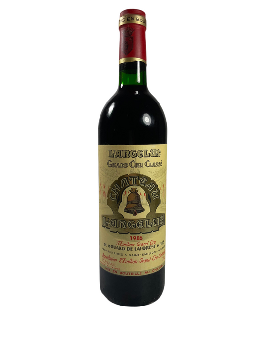 Weinflasche auf weißem Hintergrund Chateau Angelus 1986